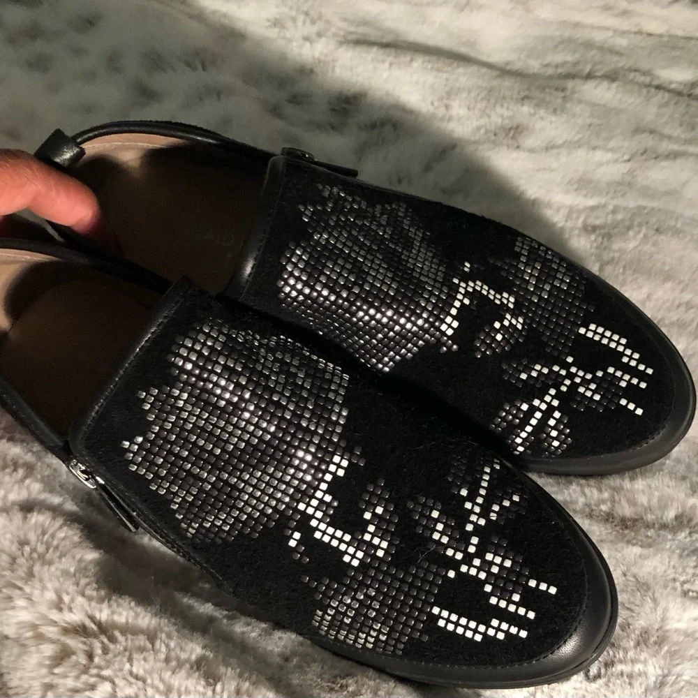 Donald J Pliner Shoes - Picture 4 of 11